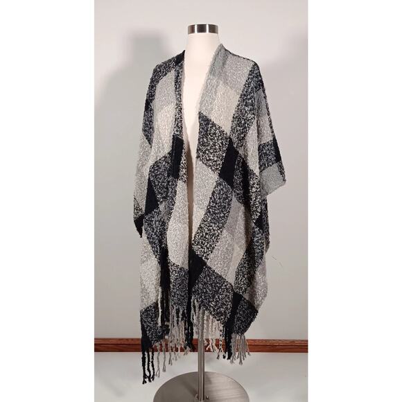 Woolrich Fringed Cape Shawl Wrap Fleece Polyester Black Gray Plaid Poncho One Sz - Picture 11 of 12